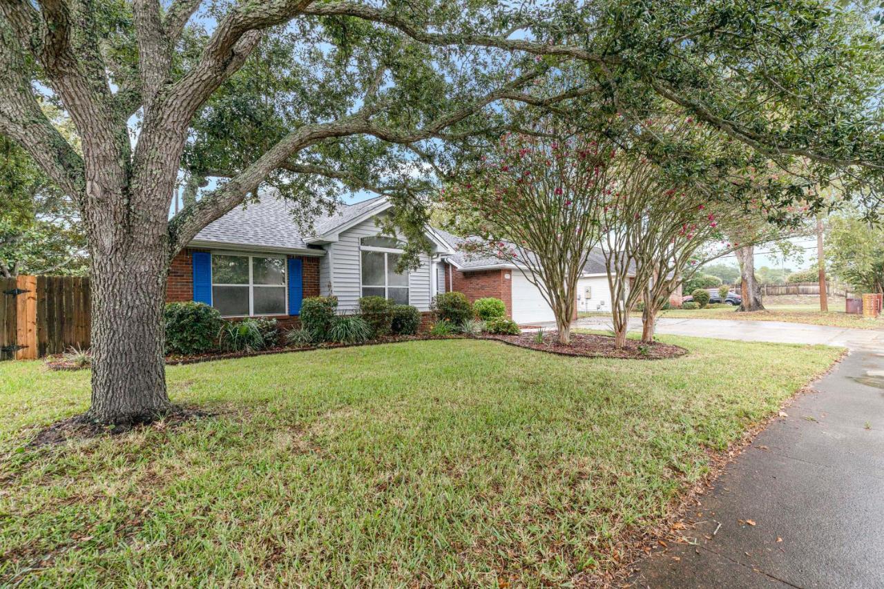 Breeze - Family Retreat With Waterfront Access & Game Room Navarre Exterior foto